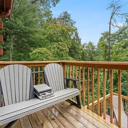 Foxes' Den Cabin With Private Hot Tub-2